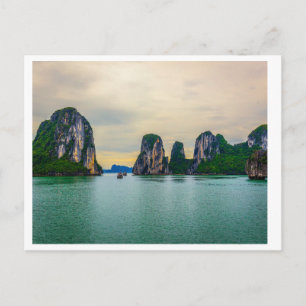 Postal Pasaje estrecho a través de las rocas 