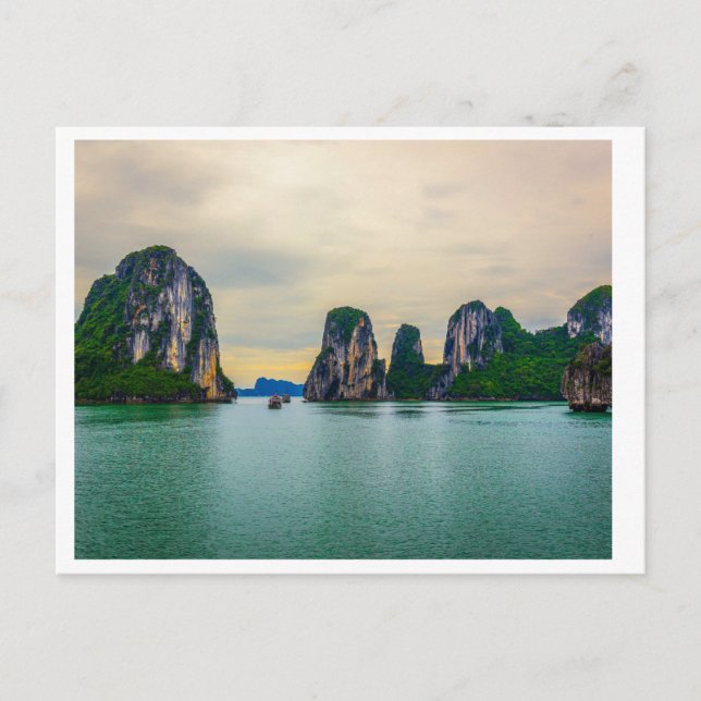 Postal Pasaje estrecho a través de las rocas  (Anverso)