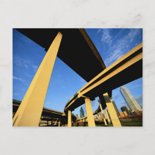Postal Paso elevado de Freeway en Dallas