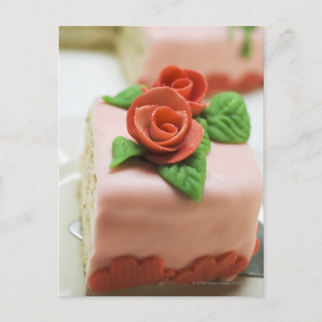 Postal Pastel de torta de cumpleaños con rosas de mazapán (Anverso)