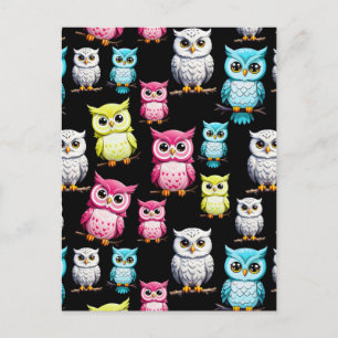 Postal Patrón de aves de búho coloridas sobre fondo negro