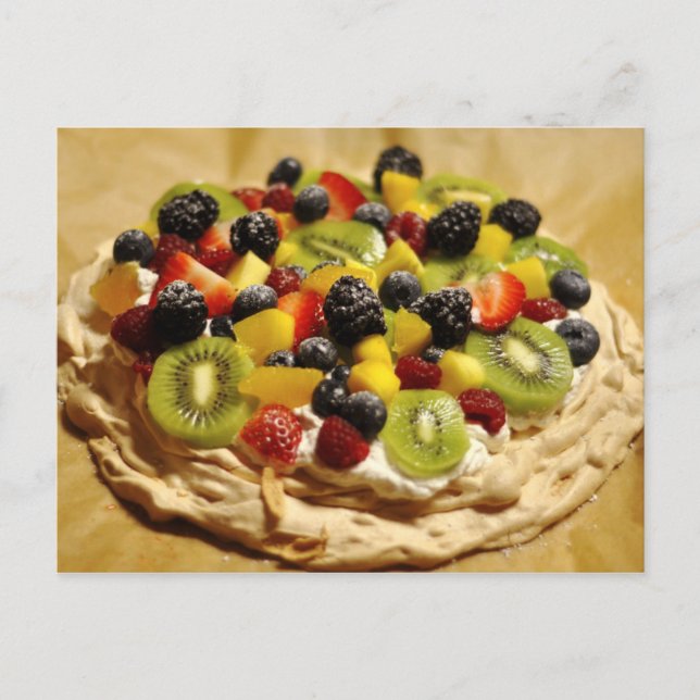 Postal Pavlova adornada con coloridas frutas (Anverso)