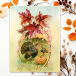 Postal Pavos, hueso y hojas de otoño antiguos<br><div class="desc">Encantador ilustracion estacional del viejo mundo con su casa de campo,  calabaza y pavos enmarcados por un hueso adornado con cinta rosa y hojas escarlata de otoño con "Día de Acción de Gracias" en letra ornamentada con oro.</div>