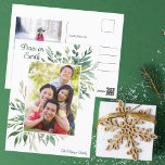Postal Paz en la Tierra Elegante foto de vegetación botán<br><div class="desc">Deseando la paz de su familia en la tierra esta temporada de vacaciones con esta elegante postal de Navidades botánicos. Personalice el marco verde de la moda con su propia fotografía familiar en el centro. Personalizar con su propio texto verde para una hermosa y moderna postal de vacaciones.</div>