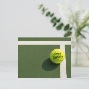 Postal Pelota de tenis con Feliz Cumpleaños en la cancha