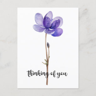 Postal "Pensando en ti" con flores moradas