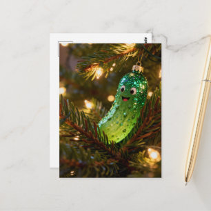 Postal Pepino de Navidad lindo en un árbol
