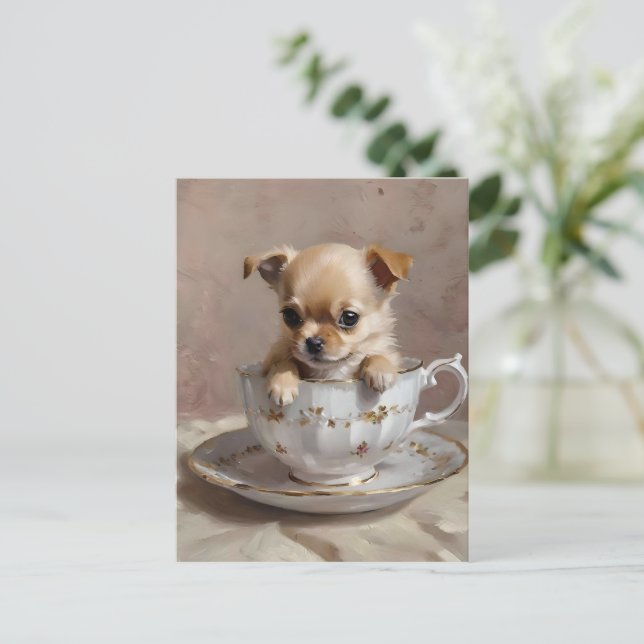Postal Pequeña luz: Chihuahua cachorro en una taza de té, (Anverso de pie)