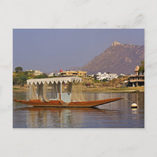 Postal Pequeño barco, lago Pichola, Udaipur, India.