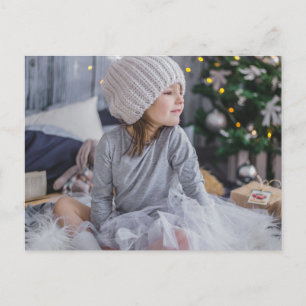 Postal Pequeño chica lindo y el árbol de Navidad .jp