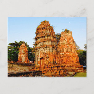 Postal Perangos inclinados en Wat Mahathat
