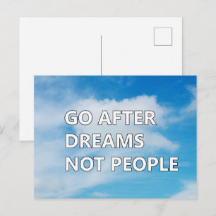 Postal Persigue tus sueños, no a la gente