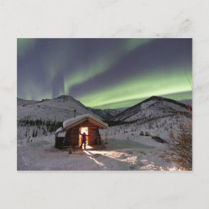 Postal Persona en la puerta de la cabaña Caribou Bluff