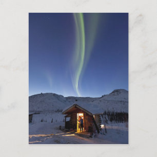 Postal Persona en la puerta de la cabaña Caribou Bluff