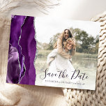 Postal Personalizado Agate de Plata Púrpura Foto Guardar<br><div class="desc">Esta elegante tarjeta postal horizontal permite guardar la fecha con un borde de agate de color morado recortado con un purpurina de plata falso. Reemplace fácilmente la imagen de muestra con su propia foto de la futura novia y novio. El texto del personalizable combina el guión de escritura a mano...</div>