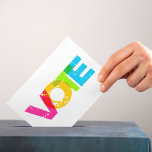 Postal Personalizado de las letras del arcoiris<br><div class="desc">Alentar a los potenciales votantes a emitir sus votos con esta brillante y atractiva postal. Las letras brillantes y audaces en un estilo risográfico superpuesto explican el lema de una palabra en la parte delantera de esta postal. El texto de la parte posterior puede ser personalizado con su propio mensaje,...</div>
