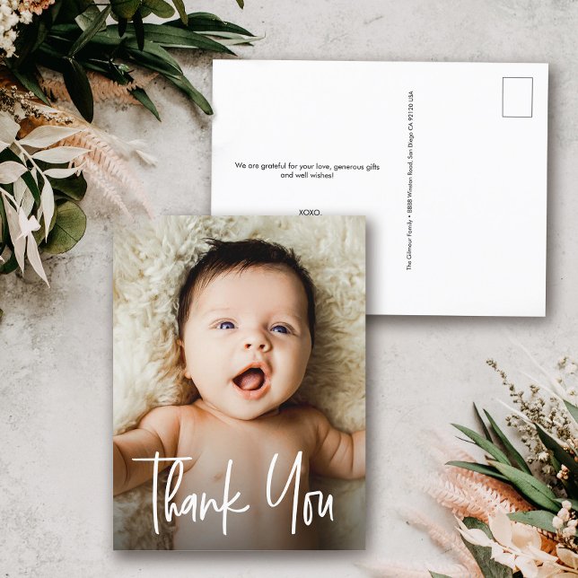 Postal Personalizado Foto de Newborn Baby Shower Moderno  (Modern Typography Thank you Handlettering style Baby photo postcard with return address.)