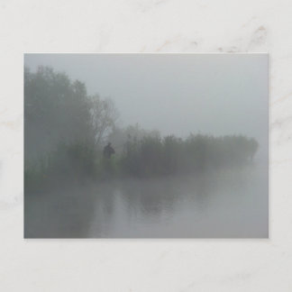 Postal Pescador en la niebla