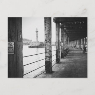 Postal Pescadores debajo del embarcadero de Whitby,