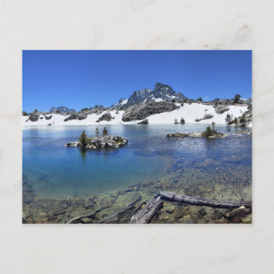 Postal Pico de banner y lago de montaña - Sierra Nevada