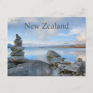 Postal Piedras apiladas en el lago Tekapo Nueva Zelanda