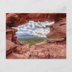 Postal Pikes Peak a través de un agujero en la roca Tarje