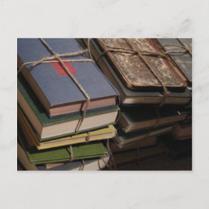 Postal Pila de libros antigua