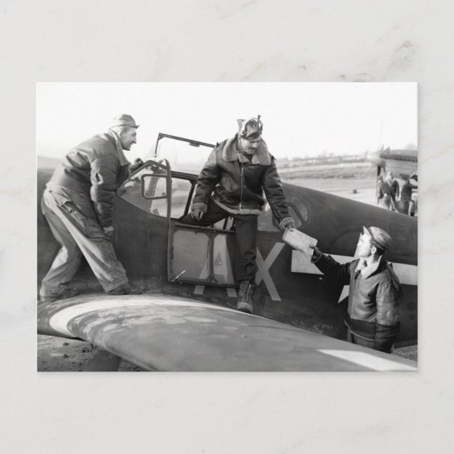 Postal Piloto de la Segunda Guerra Mundial + equipo de un (Anverso)