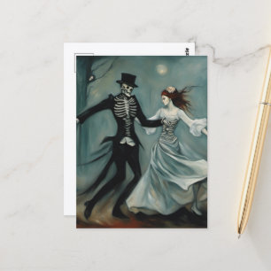 Postal Pintura de esqueleto bailando y mujer en el bosque