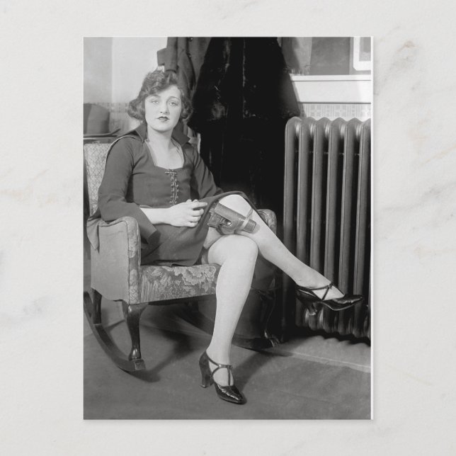 Postal Pistol oculto en la gartera, 1922 (Anverso)