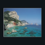 Postal Playa de la costa mediterránea de Italia<br><div class="desc">Playa de la Costa del Mar Mediterráneo de Italia Hermosa vista de las casas de pueblo pegadas a los acantilados . Fotografías panorámicas italianas/italianas de viajes a lugares turísticos,  puertos,  aldeas costeras,  barcos con camisetas,  camisetas,  tarjetas de felicitación,  tarjetas postales,  imanes, </div>