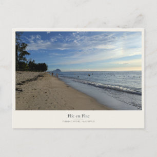 Postal Playa Flic en Flac con suave luz de atardecer
