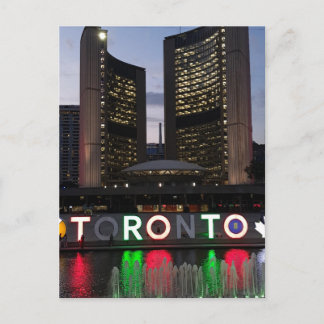 Postal Plaza Nathan Phillips vista nocturna Toronto, Cana
