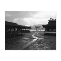 Por la noche en el santuario de Itsukushima
