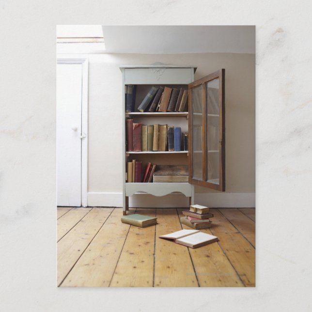 Postal Portapapeles lleno de libros. (Anverso)