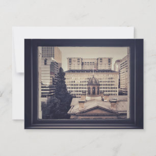 Postal Portland Cityscape a través del marco de ventana