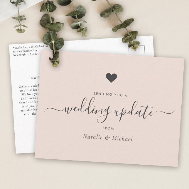 Postal Posponer Boda Actualizar Elegant Script Rubor Pink (Wedding update card with elegant script text on a soft beige background, along a small gray heart )