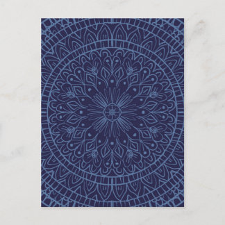Postal Postcard con diseño de mandala azul profundo