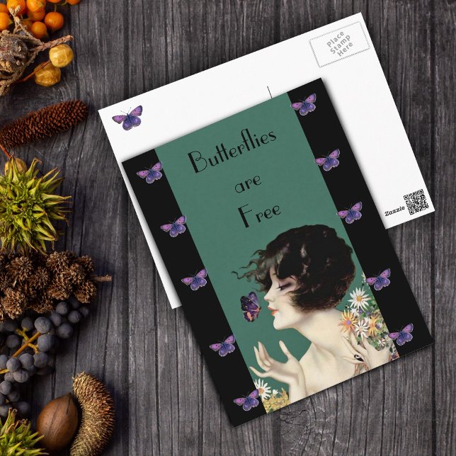 Postal Postcard de la dama de mariposa (Vintage lady holding daisy flowers with purple butterflies on green and black postcard.)