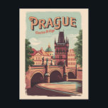 Postal Praga República Checa Vintage<br><div class="desc">Diseño de viaje vectorial retro de Praga. Praga,  capital de la República Checa,  está dividida por el río Vltava. Llamada "la ciudad de las cien arañas",  es conocida por su Plaza del Casco Antiguo.</div>