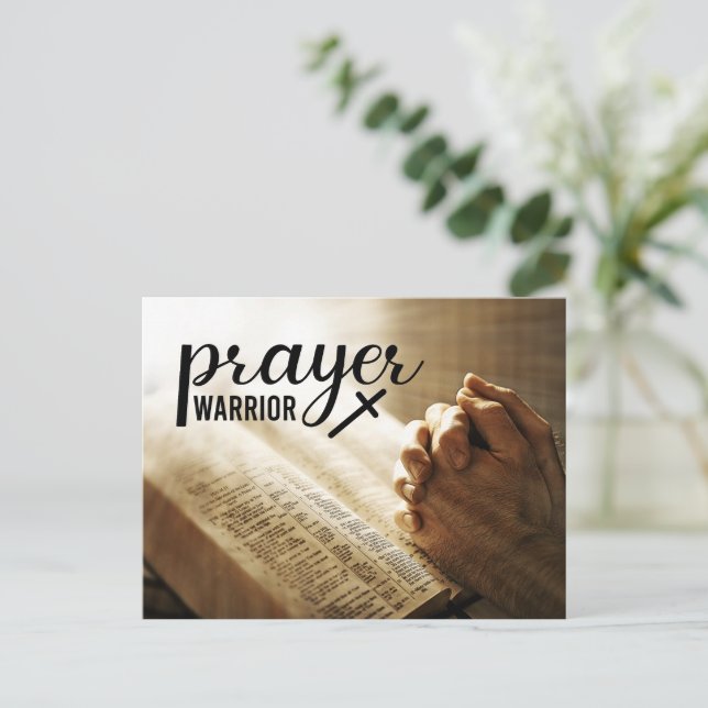 Postal PRAYER WARRIOR Rezando Manos Biblia Cruz Cristiana (Anverso de pie)