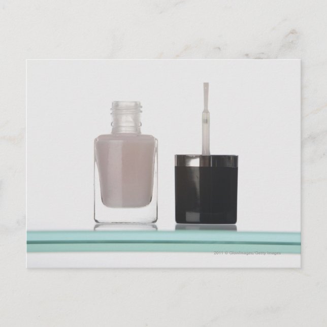 Postal Primer de una botella de esmalte de uñas (Anverso)