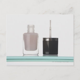 Postal Primer de una botella de esmalte de uñas