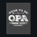 Postal Pronto será Opa 2025 cargando<br><div class="desc">Pronto será Opa 2025 cargando ascendido a abuelo divertido diseño gráfico regalo postal estándar colección clásica.</div>