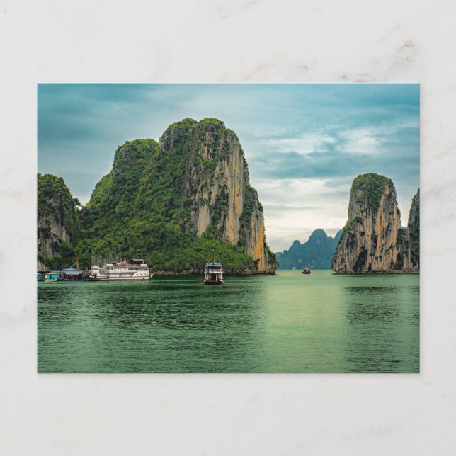 Postal Pueblo de pescadores en la bahía de Ha Long, Vietn (Anverso)