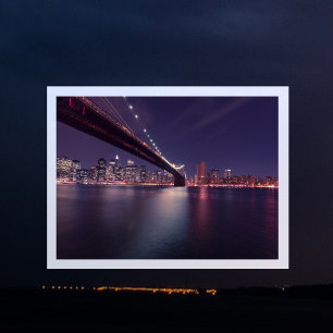 Postal Puente de Brooklyn, East River, luces de Manhattan