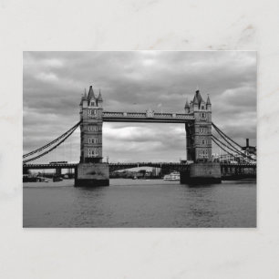 Postal puente de torre en blanco y negro