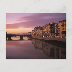 Postal Puentes sobre el río Arno al atardecer,