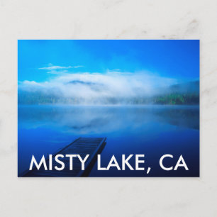 Postal Puerco en un lago sereno, California
