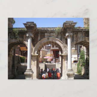 Postal Puerta del emperador romano Hadrian